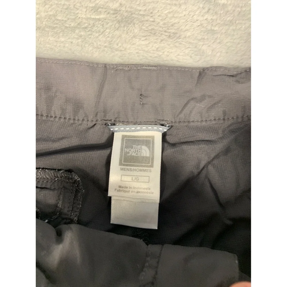 The North Face Cargo Shorts Mens L Gray pockets zippered